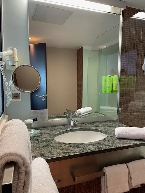 Hotel Lille Euralille, a Hilton Affiliate Hotel