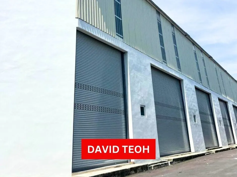 1.5 storey light Industry for rent in valdor