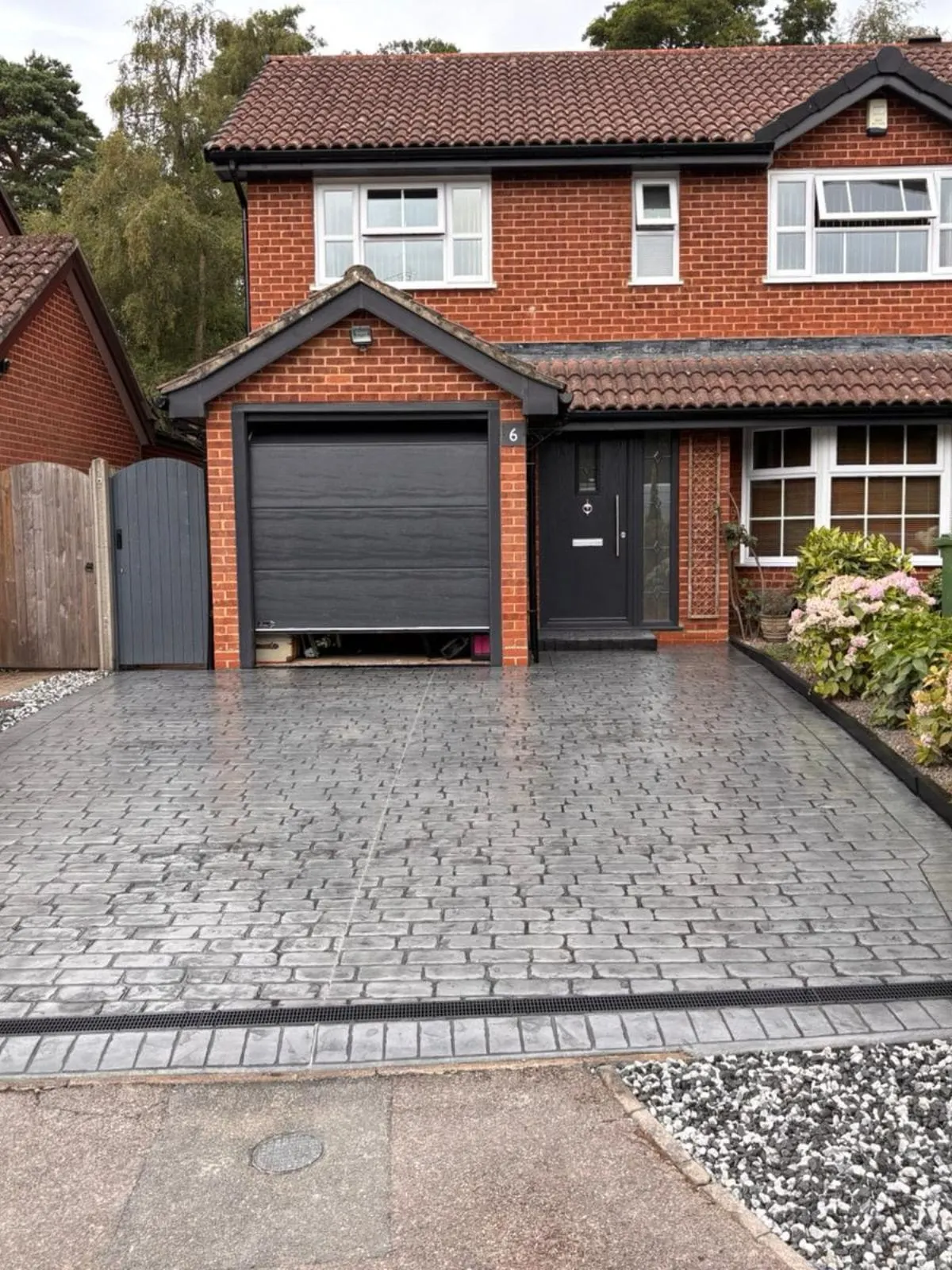 Pattern Imprinted Concrete Driveway Improves Kerb Appeal