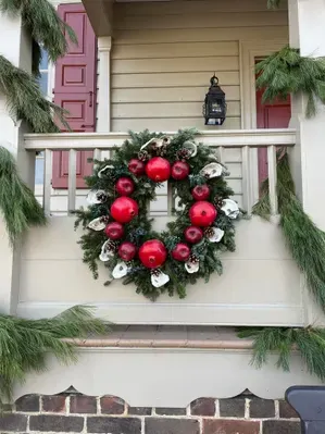 holiday wreath on the porch of the King's Arms Tavern previously owned by Mrs. Jane Vobe of Williamsburg