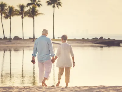 Incredible Panama - Old Couple Walking - Pensionado visa