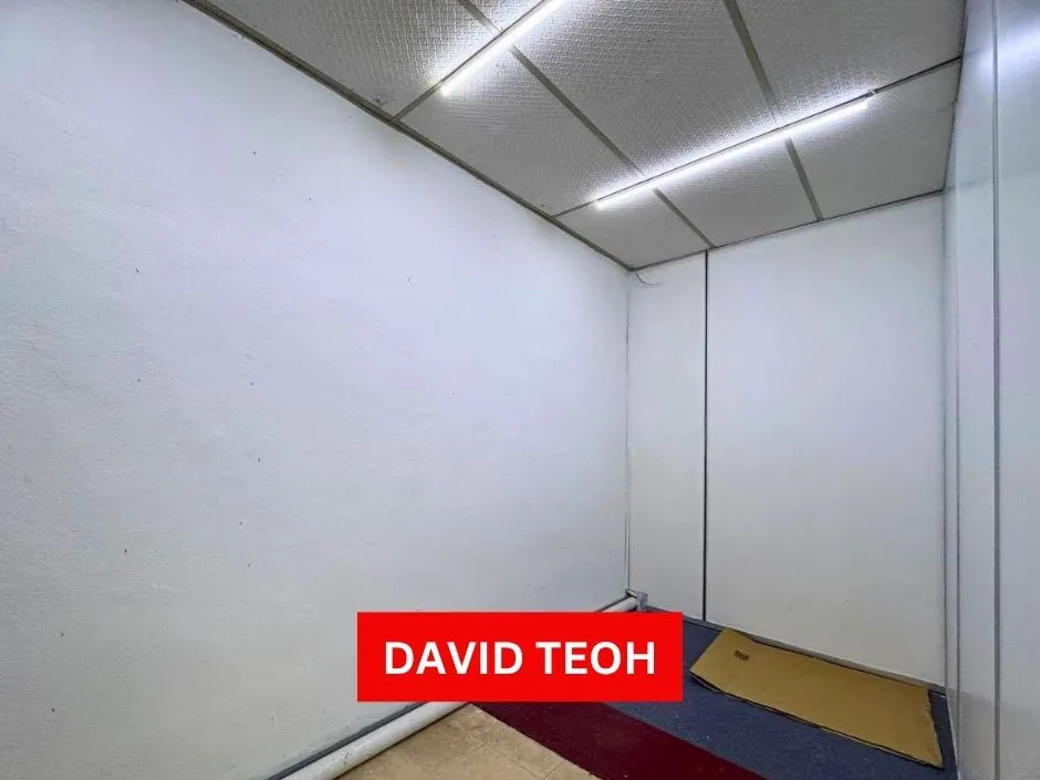 renovated saloon ground floor shoplot for rent in taman impian ria alma