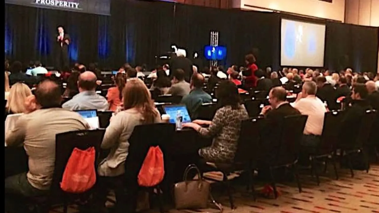 Clint Arthur presenting at GKIC Super-Conference