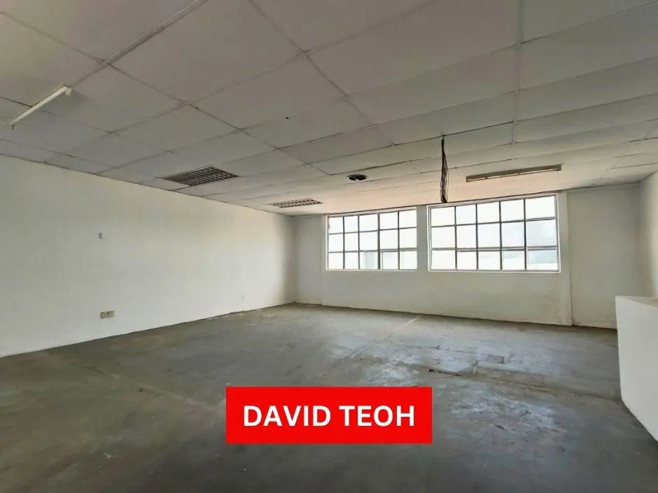 1.5 storey factory warehouse for rent at permatang tinggi