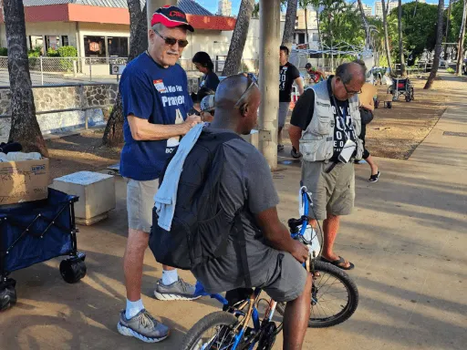 Ray ministering at the bus stop b July 29 2023 512x384