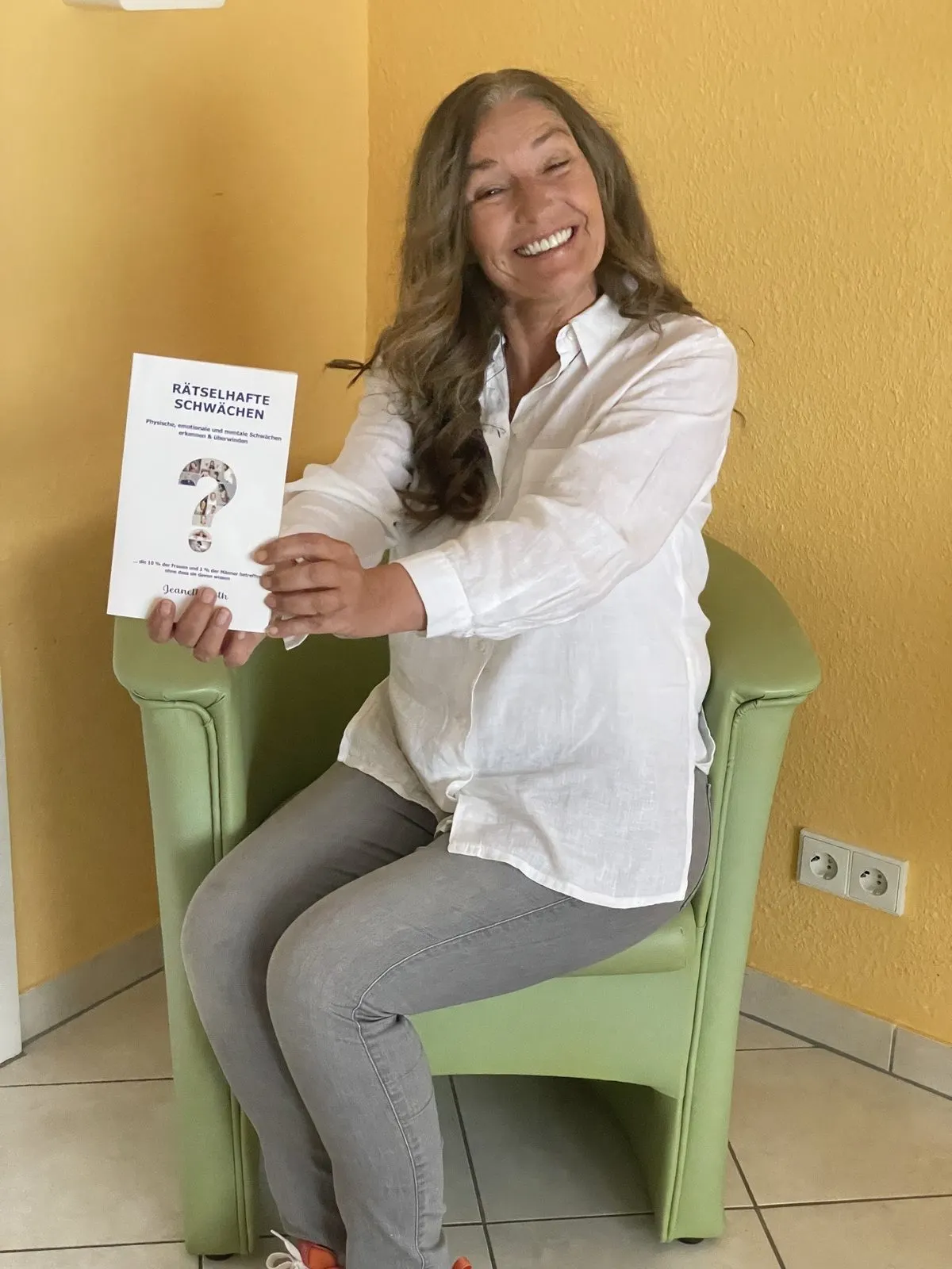 Jeanette Roth in ihrer Praxis