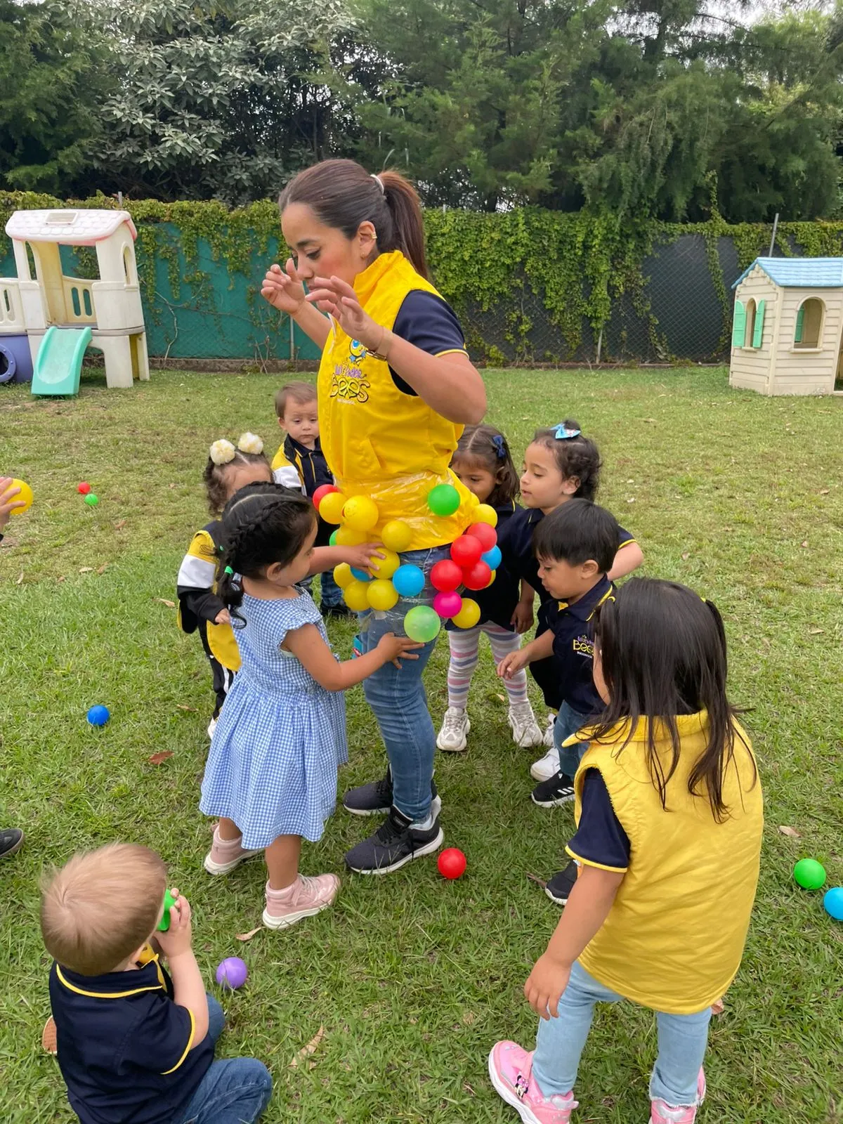 Niño desarrollando funciones ejecutivas en colegio WonderBees