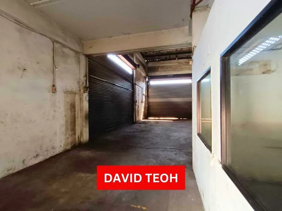 1.5 storey factory warehouse for rent at permatang tinggi