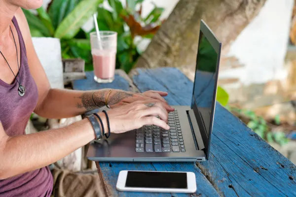 Making Money Online as a Digital Nomad: Diverse Avenues to Financial Independence