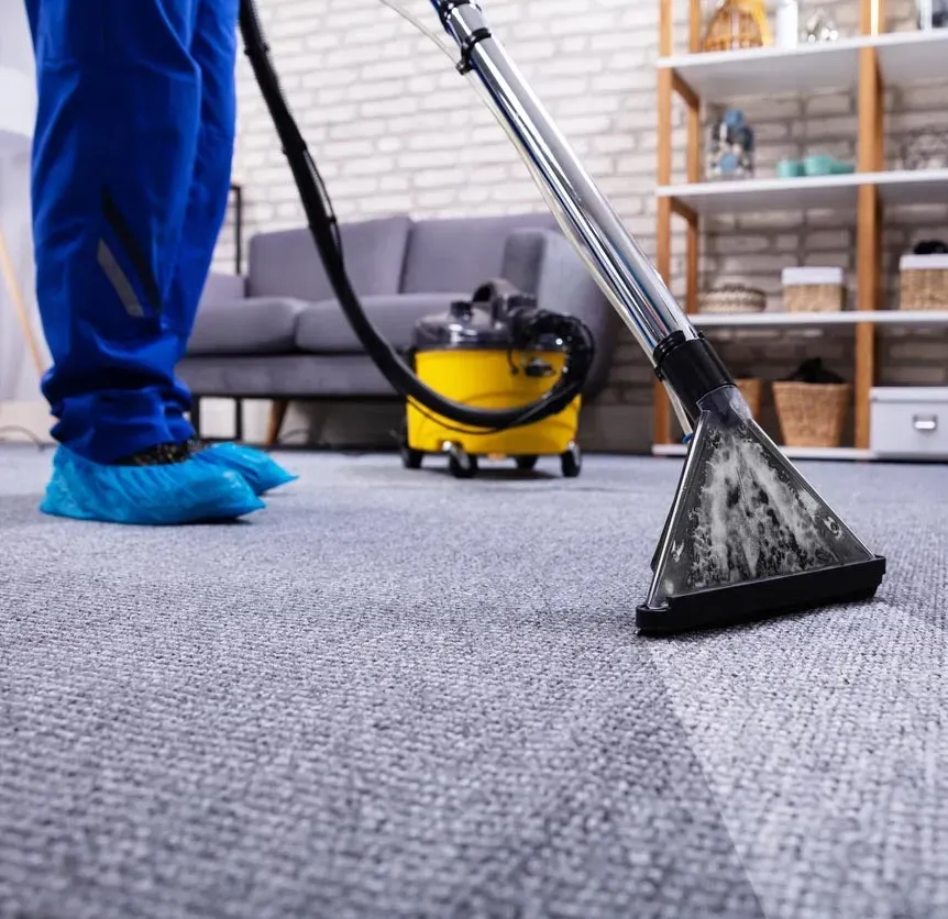 cleaner-steam-cleaning-a-rug