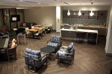 Atlanta Marriott Perimeter Center M Club Lounge