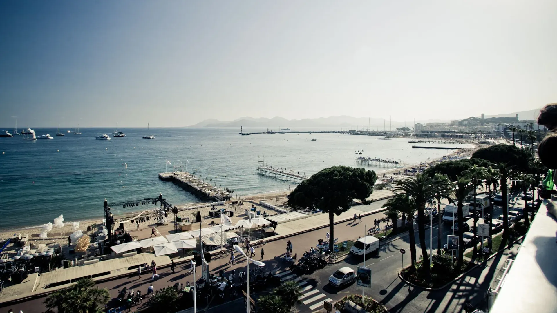 Cannes Charm: Prime Locale on Rue de Antibes Shopping District