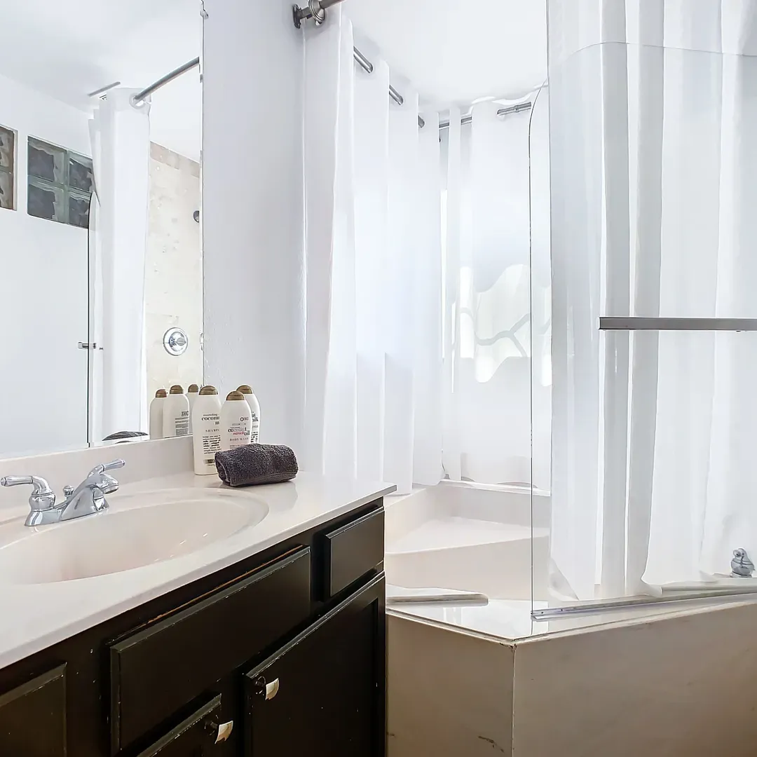 Bathroom #11 with Jacuzzi Tub & Shower Combo