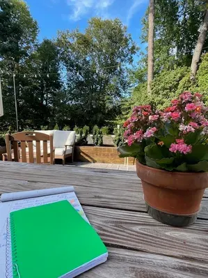 working on the What American History Is About blog at the Rochambeau Roadside Inn, a place recommended in the tips for visiting Colonial Williamsburg