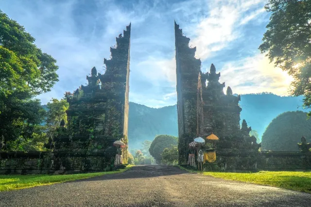 Handara-gate-Bali-Indonesia-Free-Bali-Hotel-Stays -640x427