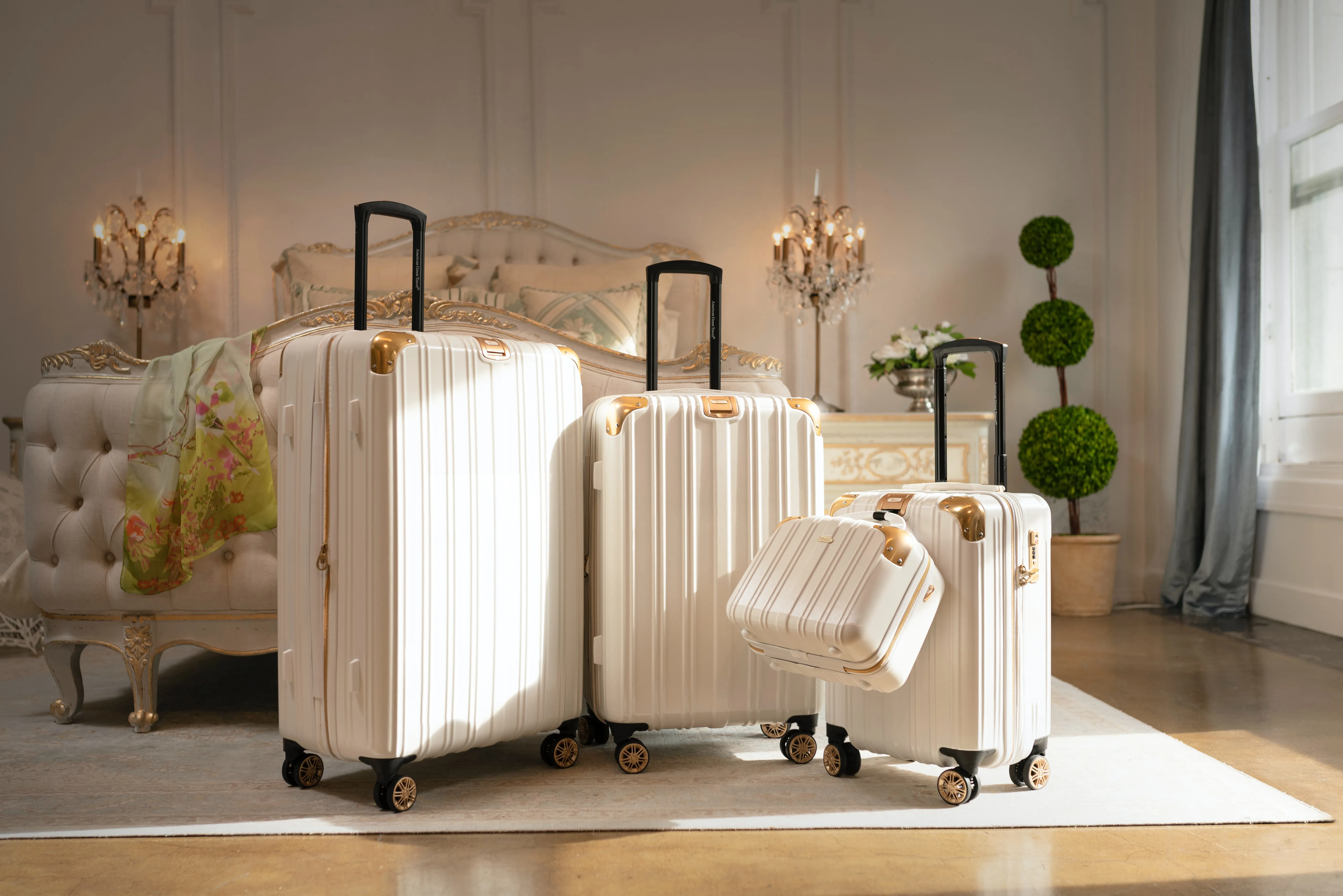 White luxury luggage set