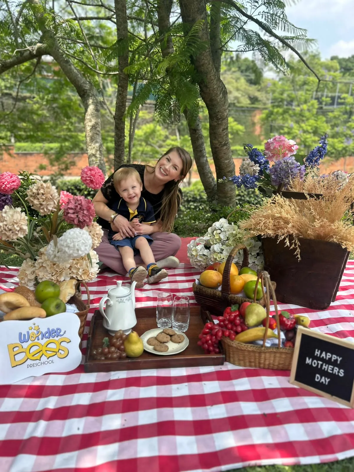 Celebración del Día de la Madre en WonderBees Preschool con actividades infantiles