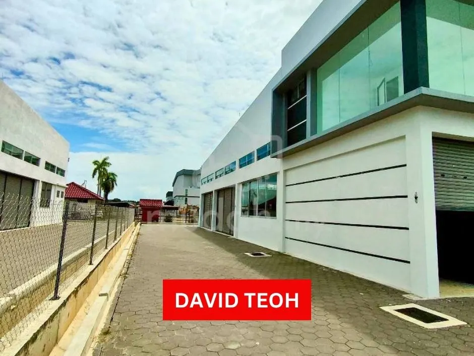 semi-d factory for rent at valdor penang