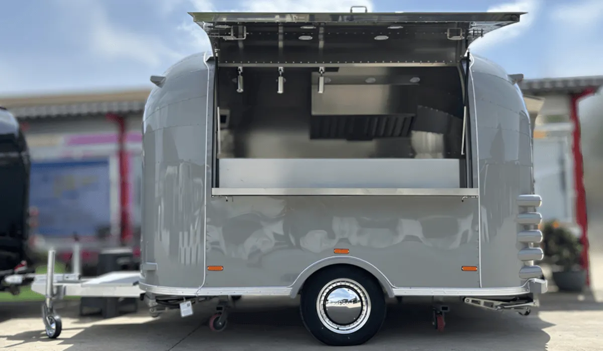 Airstream gastrotrailer 300 cm – jednonápravový foodtrailer, vnútro 280×200×200 cm, AL-KO podvozok s COC