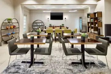 Atlanta Marriott Alpharetta M Club Lounge