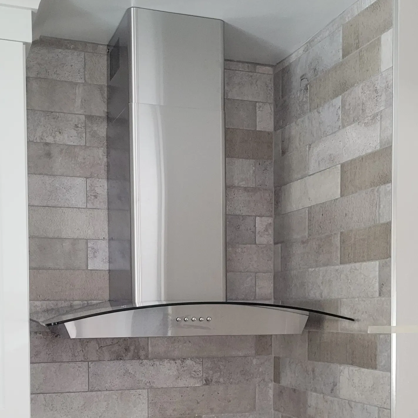 Oven hood and tile in kitchen 