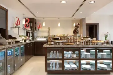 Traders Hotel, Qaryat Al Beri, Abu Dhabi Executive Club Snacks