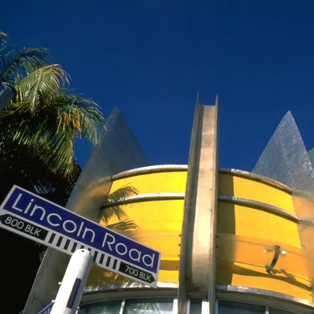 Walking distance to Lincoln Road, a popular promenade with trendy cafes, shops and galleries.