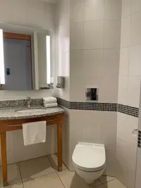 badkamer Hampton by Hilton Amsterdam Airport Schiphol