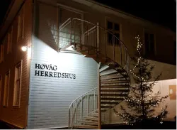 Høvåg Herredshus Logo Smal