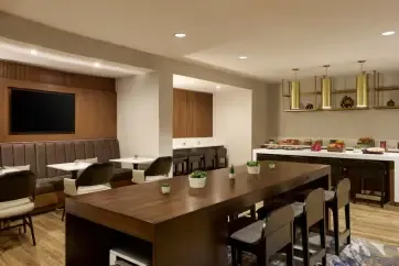 The Woodlands Waterway Marriott Hotel & Convention Center M Club Lounge
