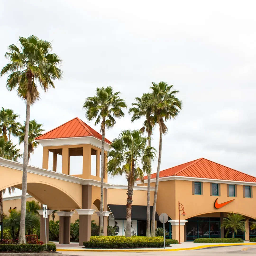 Discover Vero Beach's Premier Outlet Haven: 25 Mins to Discounted Shopping!