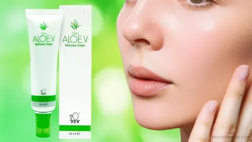 Rostro de mujer con una piel de aspecto saludable, reflejando el bienestar interno apoyado por los productos DXN.