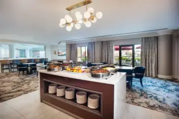 Delta Hotels Victoria Ocean Pointe Resort Club Lounge