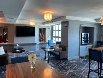Renaissance Los Angeles Airport Hotel Executive Lounge