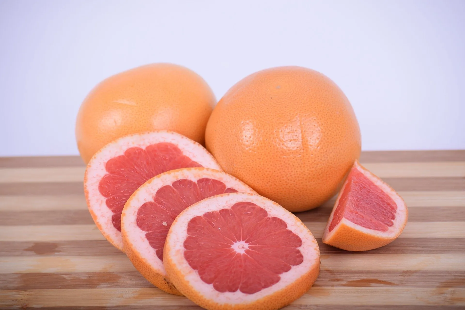 Grapefruits have an uplifting aroma in addition to their therapeutic benefits.