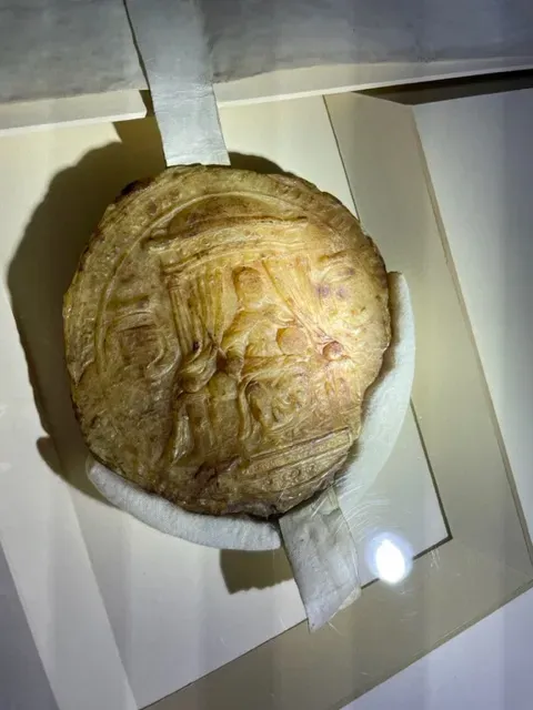 authentic beeswax seal of queen elizabeth 1 on a general pardon
