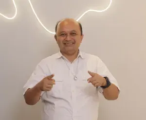 Tokoh Pegawai Pabrik yang telah baca eBook ini dan terjun untuk mencapai kebebasan Waktu dari bimbingan eBook ini