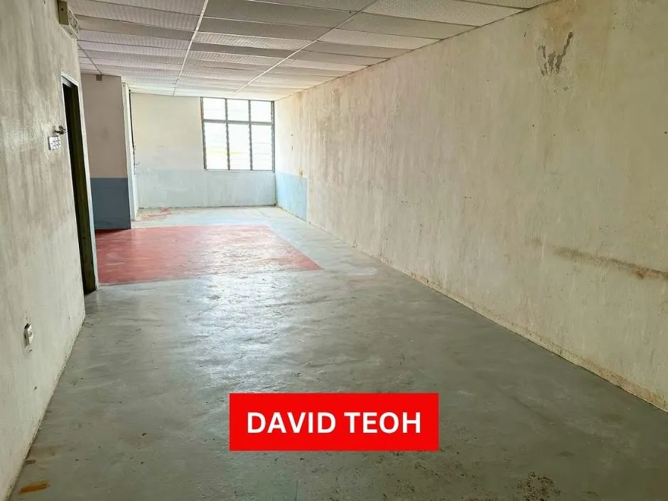 second floor office for rent at pusat perniagaan maju jaya