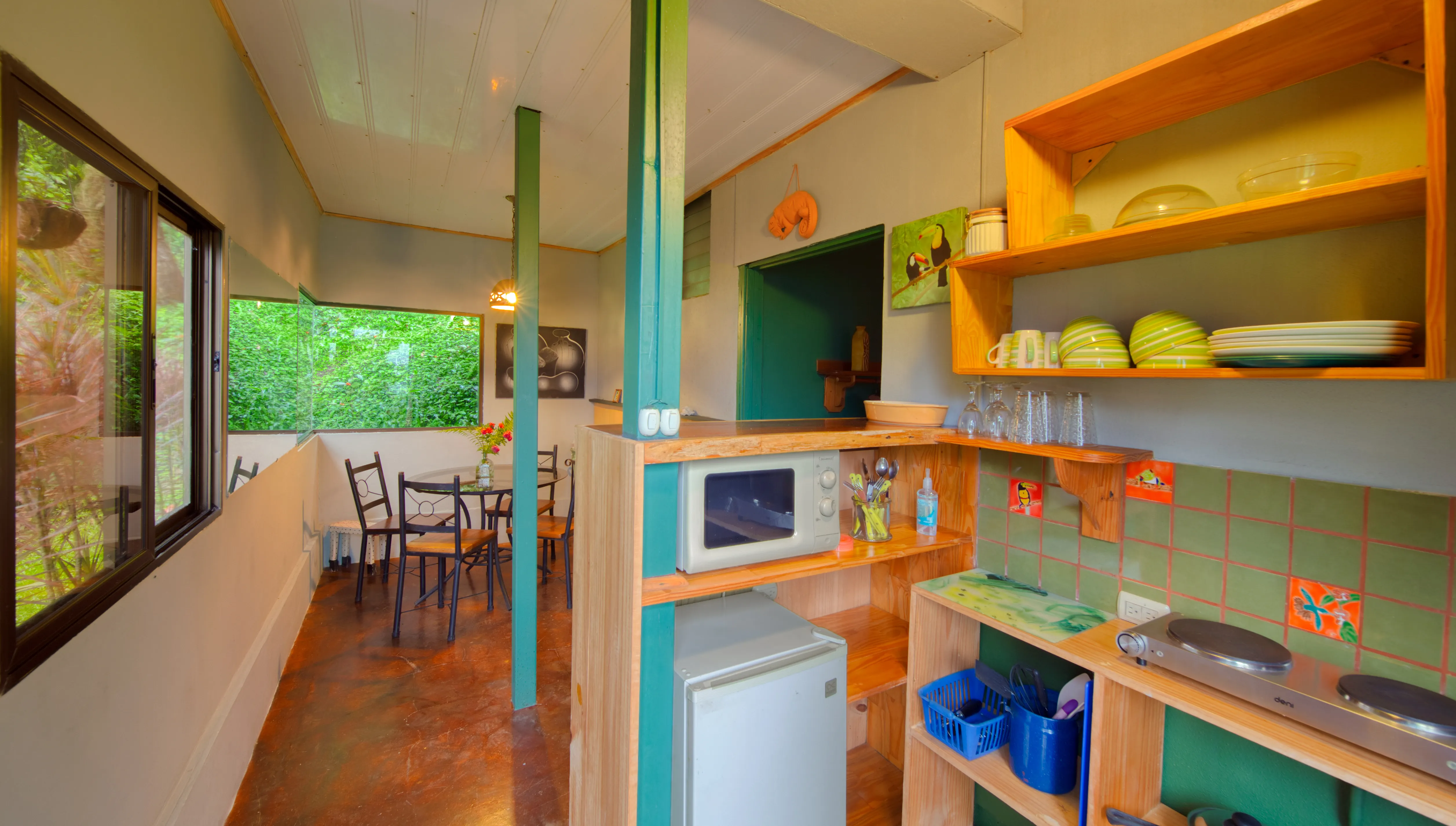 Sun Suite Kitchenette and Dining Area