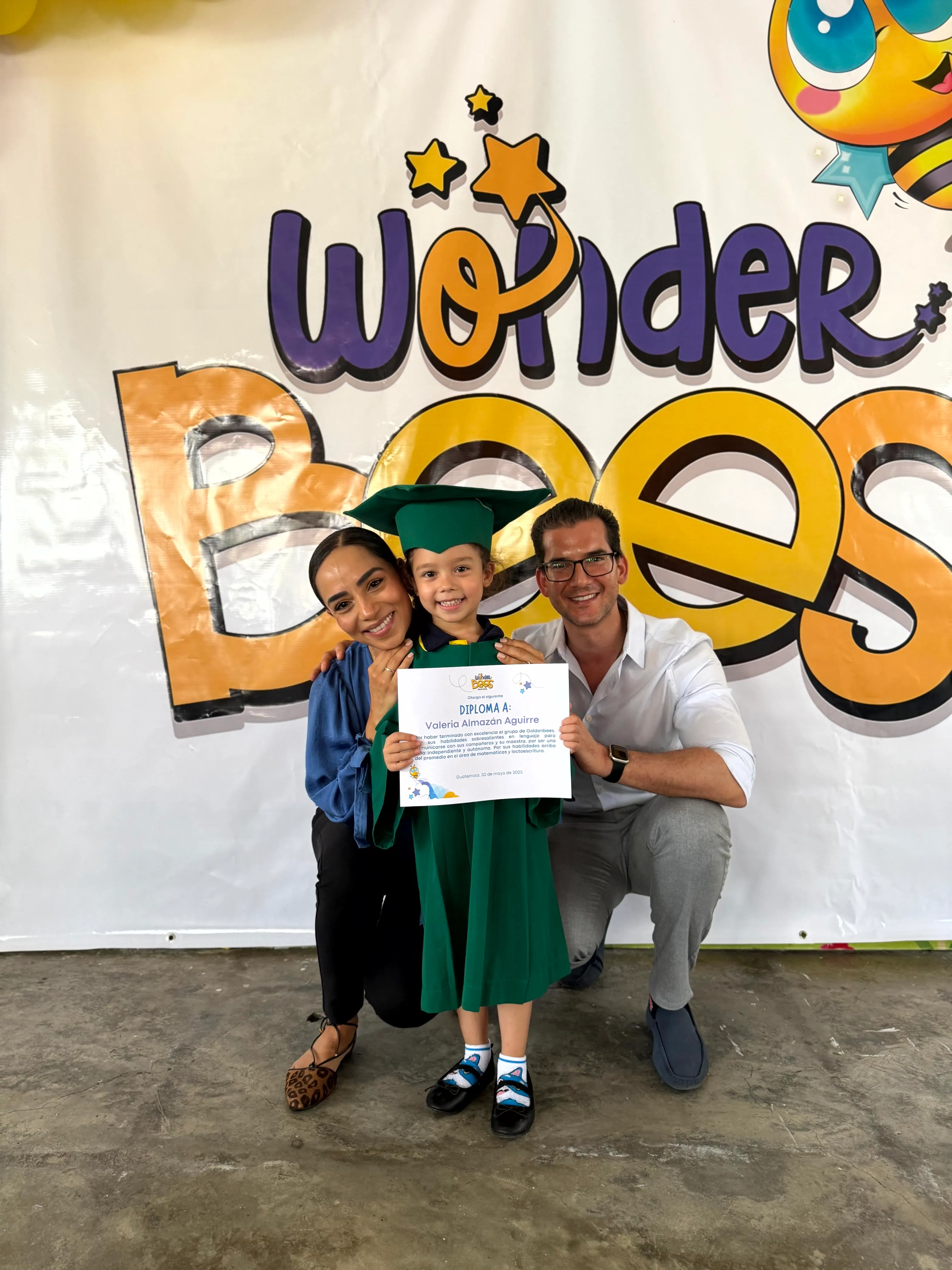 niños graduados padres ceremonia Wonderbees Cayalá fotos Zona 16