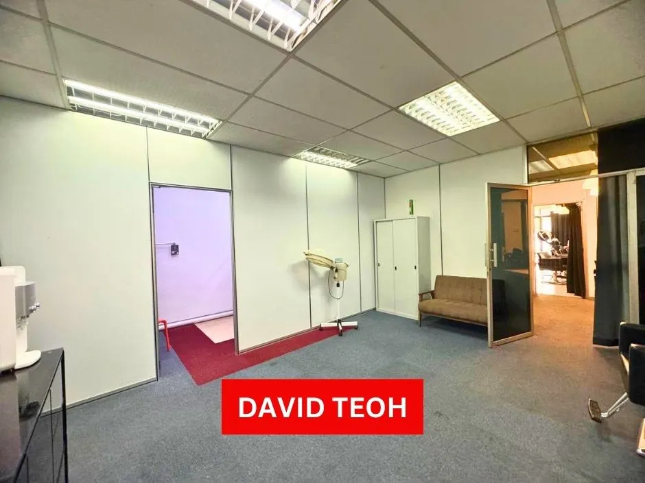 renovated saloon ground floor shoplot for rent in taman impian ria alma