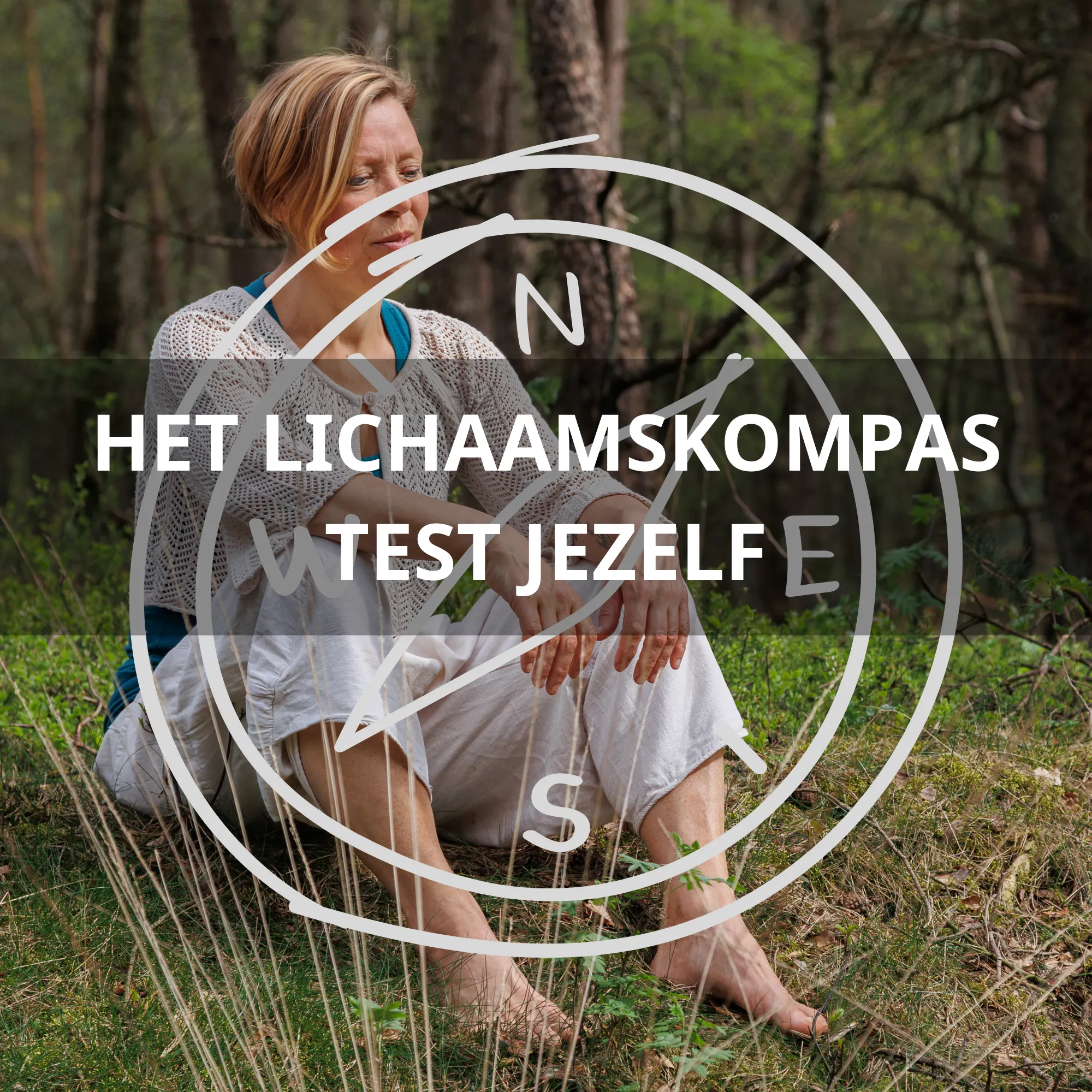 Ingrid zit in het gras, met afbeelding van kompas en woorden Het Lichaamskompas 