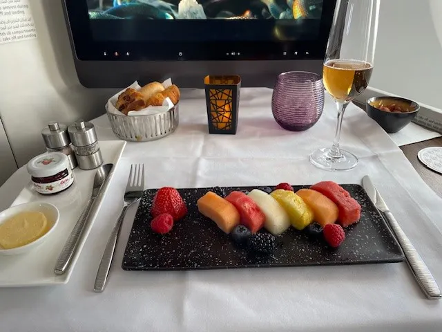 Qatar Airways A380 ontbijt business class vlucht van LHR naar DOHa