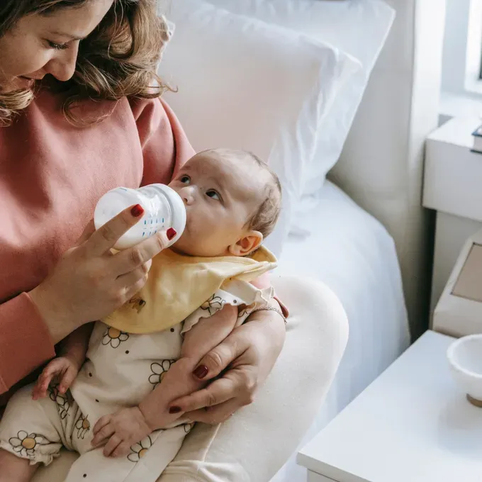 Mother's baby first feeding 