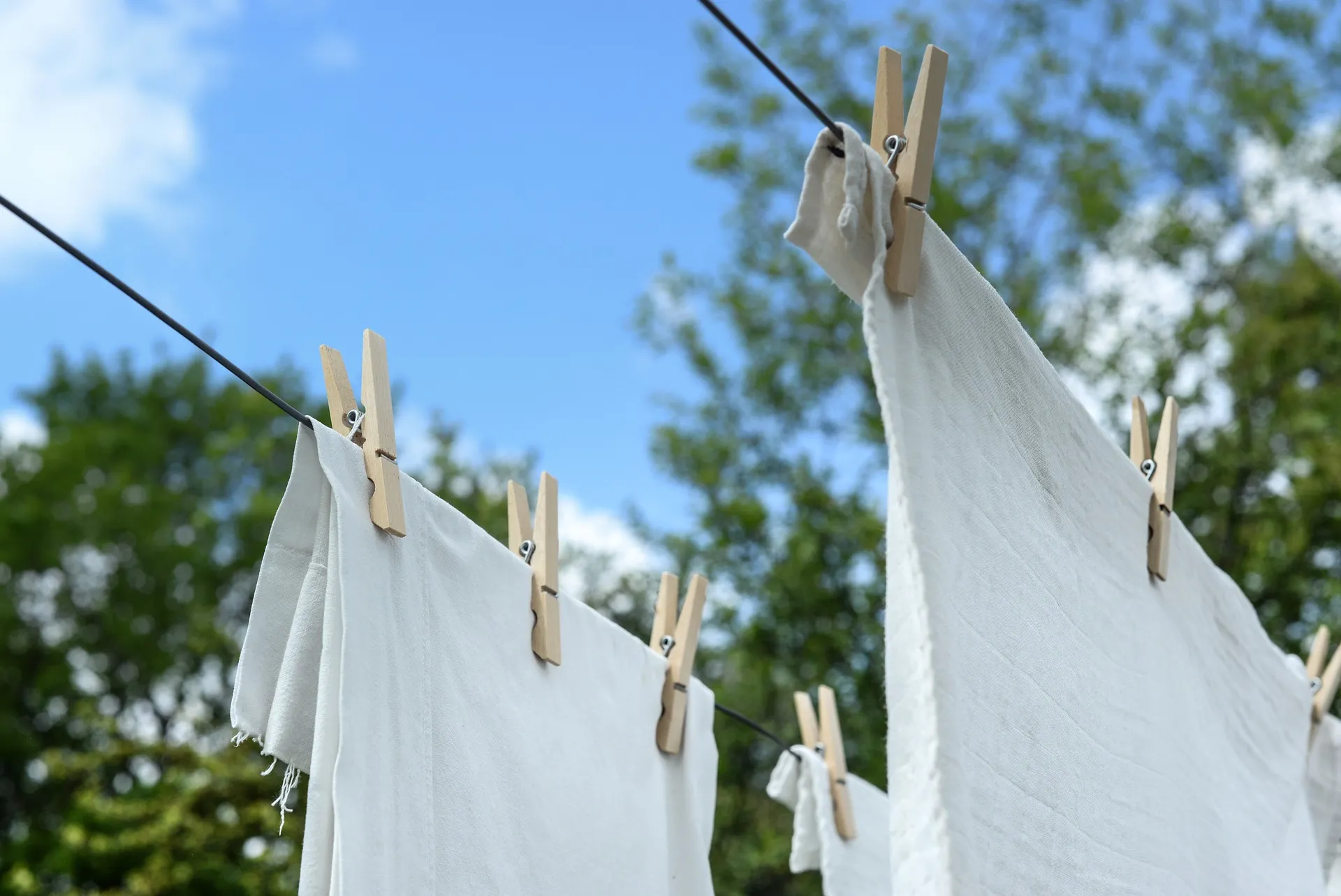 The fresh aroma lingers after drying to promote a sense of clean and calm.