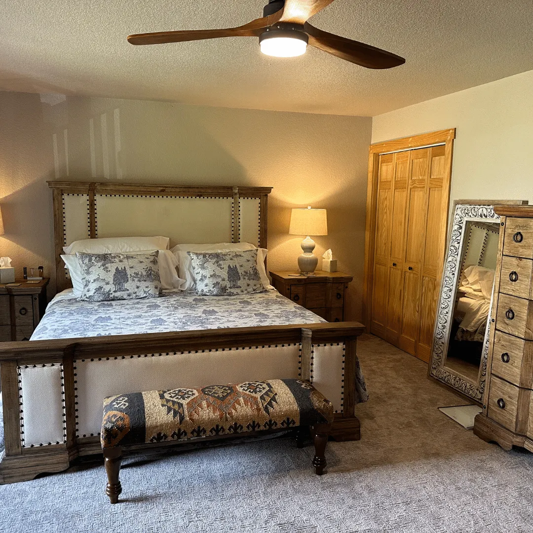 Master  King Suite at Appalachian Hideaway