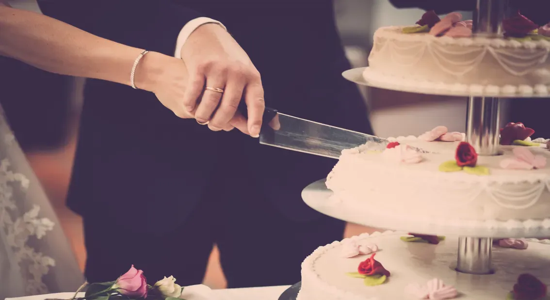 Painted Sound | Wedding DJ | Wedding cake cutting