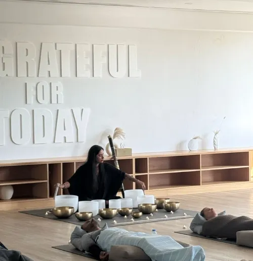 Sound healing session with singing bowls supporting deep relaxation and nervous system balance