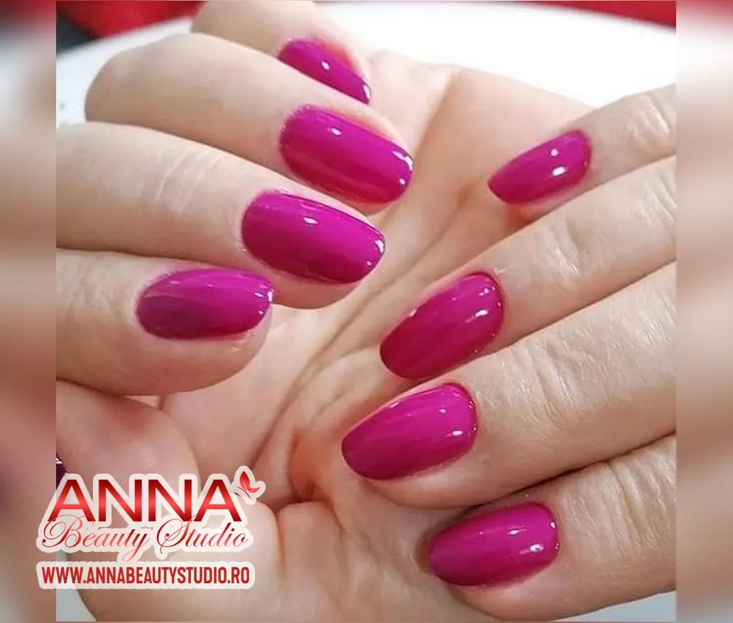 manichiura semipermanenta roz inchis annabeautystudio.ro