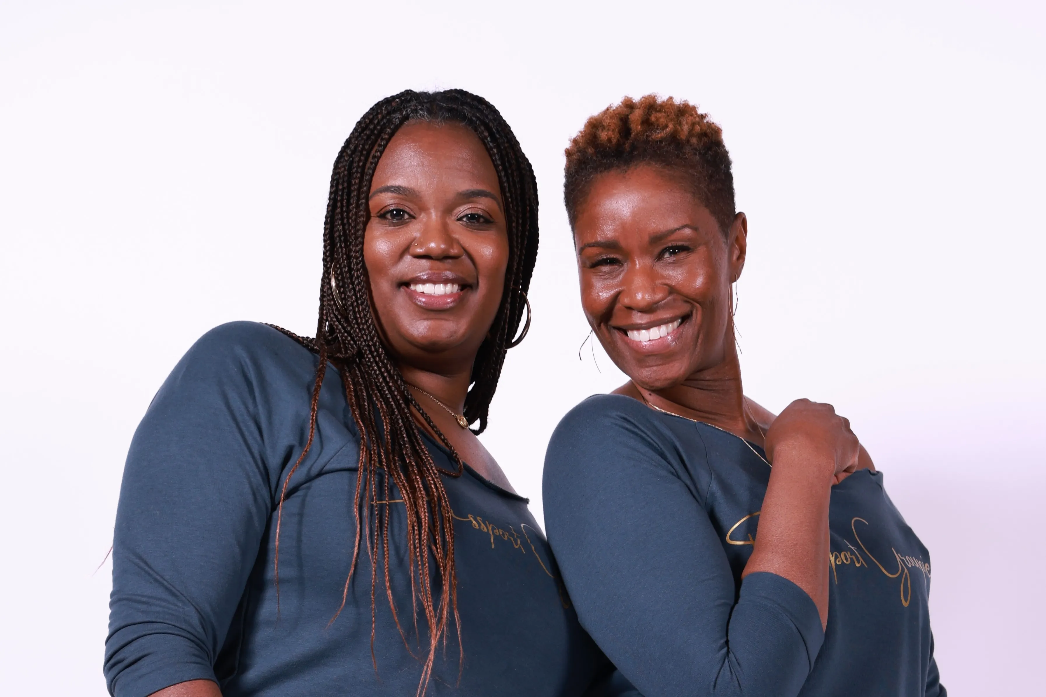 PASSPORT GROUPIES - Adina and Evelyn